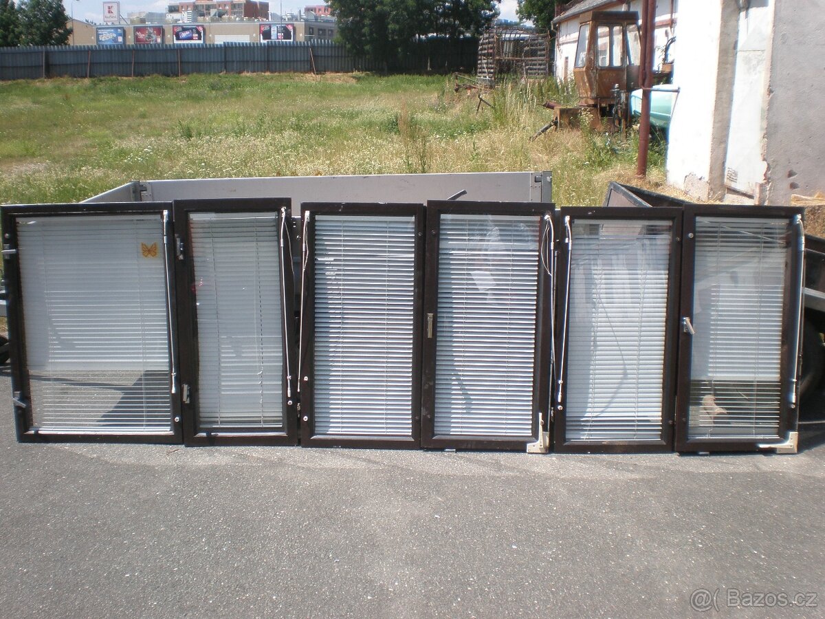 dřevěná zdvojená okna - křídla /pravé, levé/