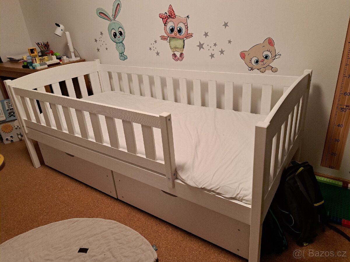 Detska postel s postranici