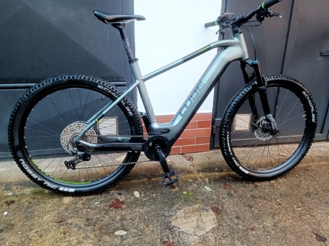 Cube Reaction Hybrid Race 750 - Grey´n´metal