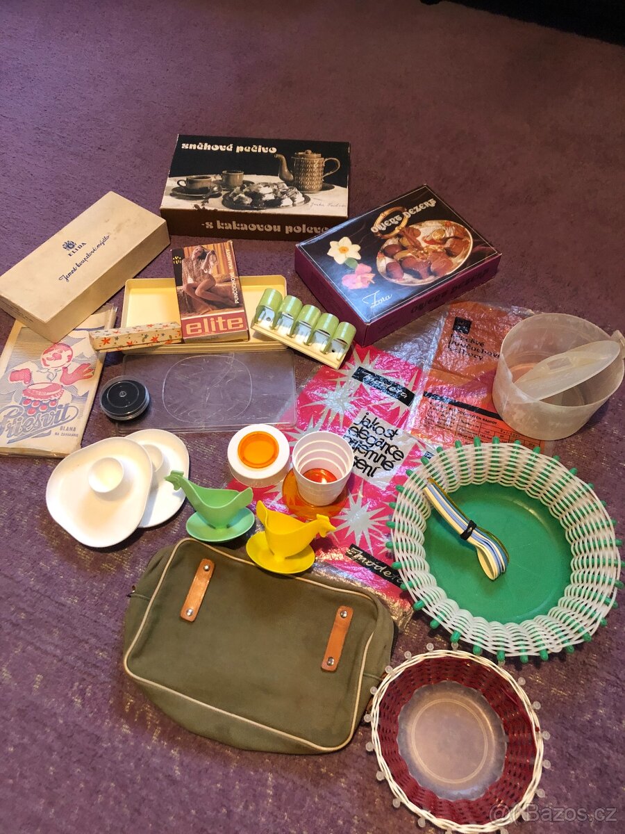 Retro obaly, krabice, plastové ošatky, stojánky vajíčka,domá