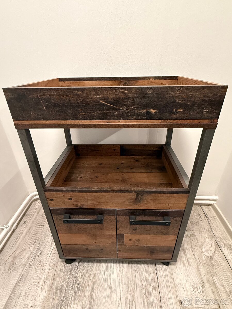 Komoda/bar na kolečkách