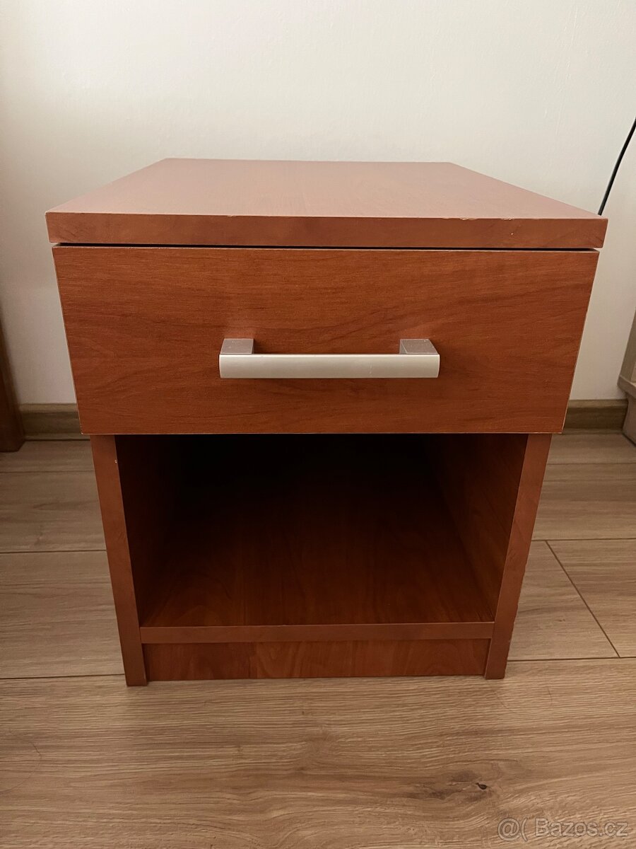 2 ks Noční stolky