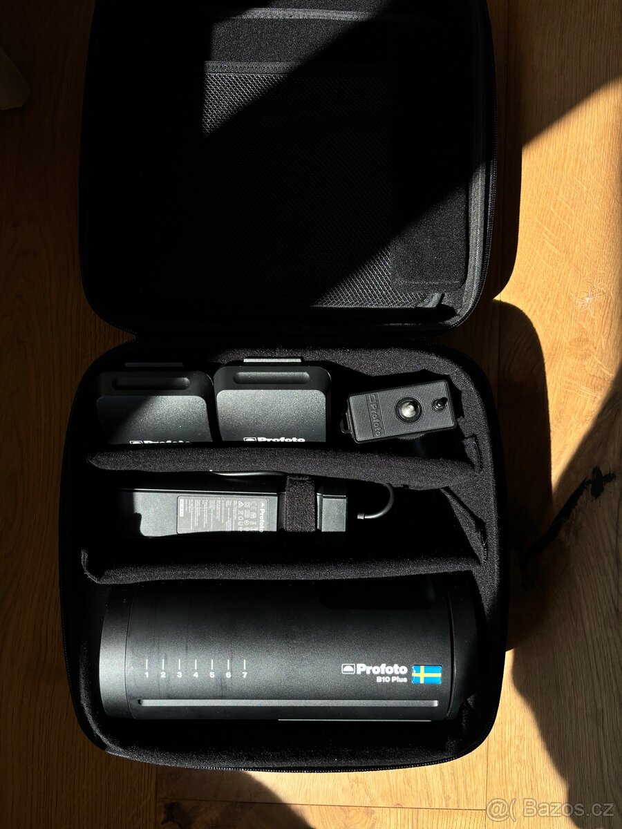 Profoto B10 /b10 plus + all Documents and boxes
