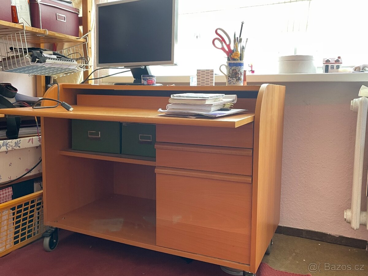 Prodam pracovni stul na PC