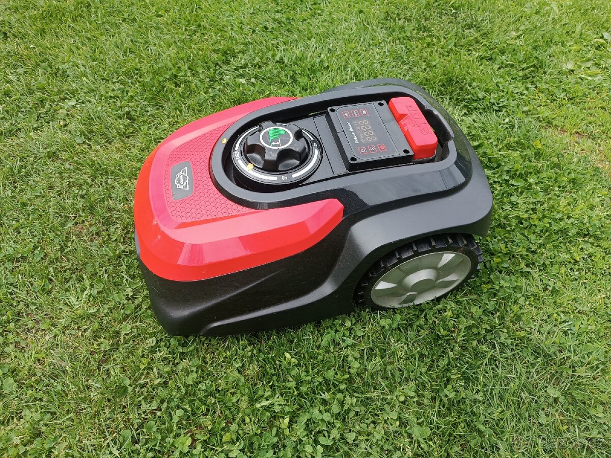 Robotická sekačka HECHT