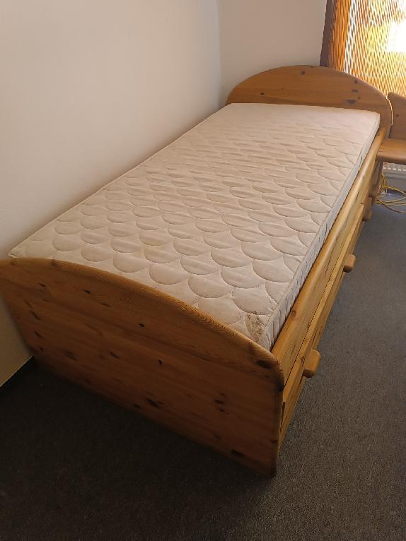 Postel 100x200 z masivního dřeva, rošt, matrace
