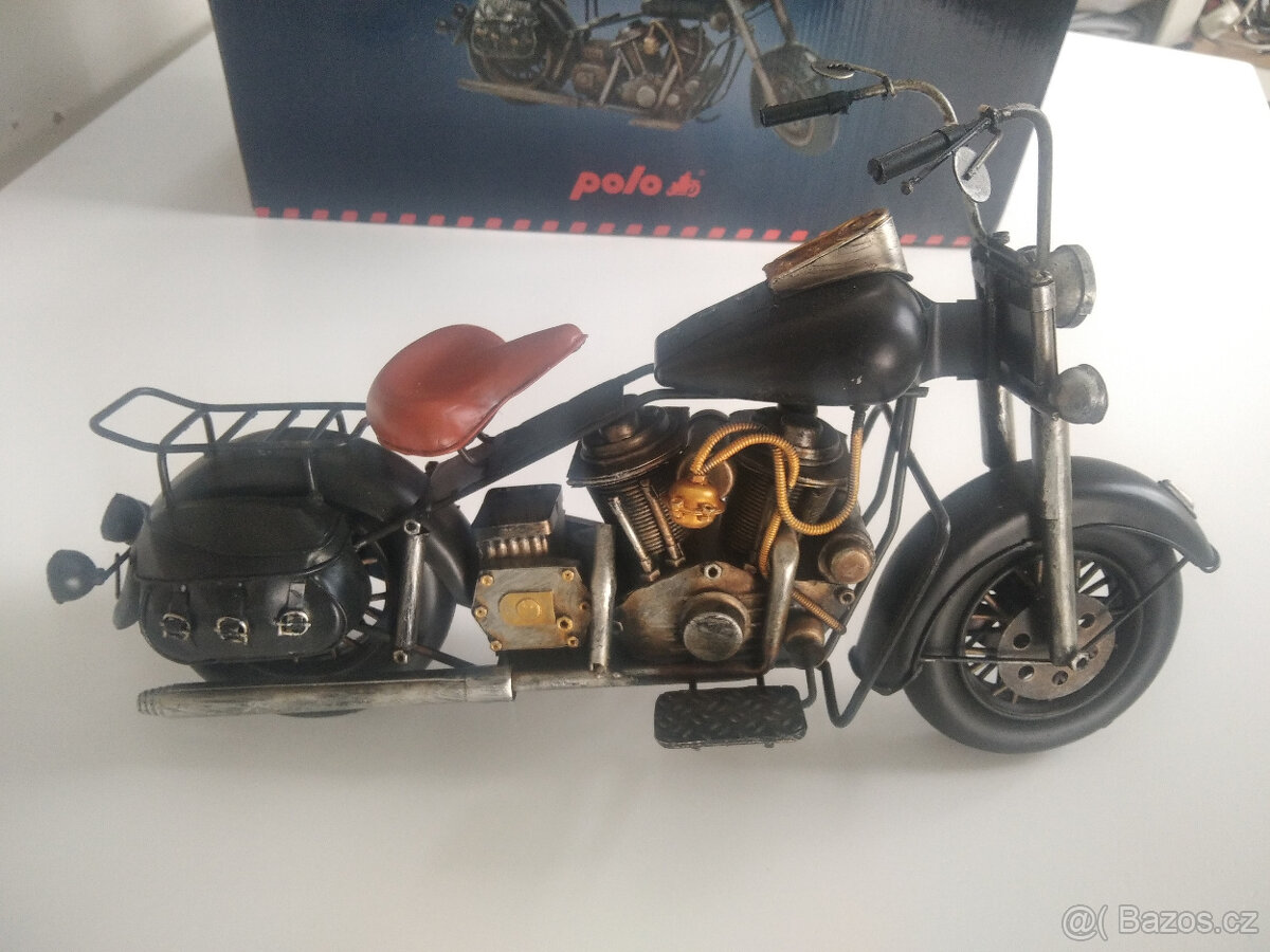 Kovový model