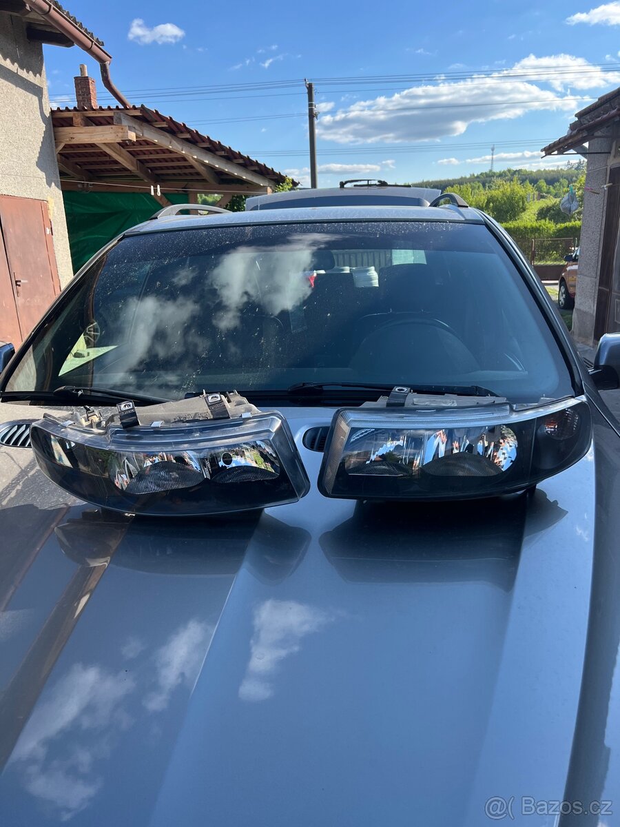 Seat Leon přední světla