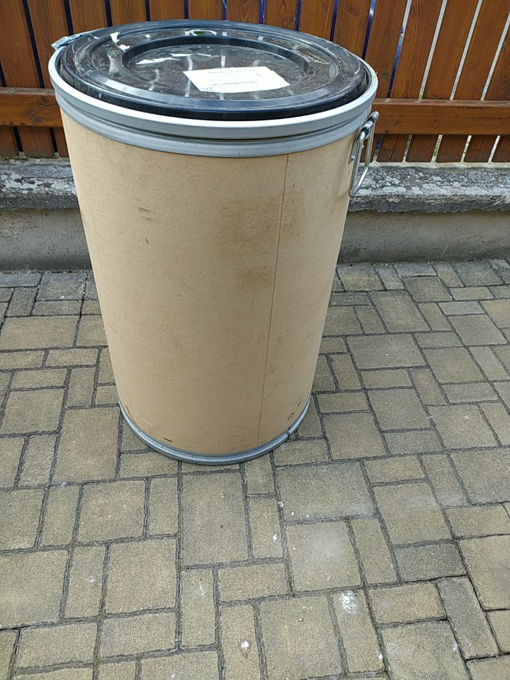 Sudy s víkem