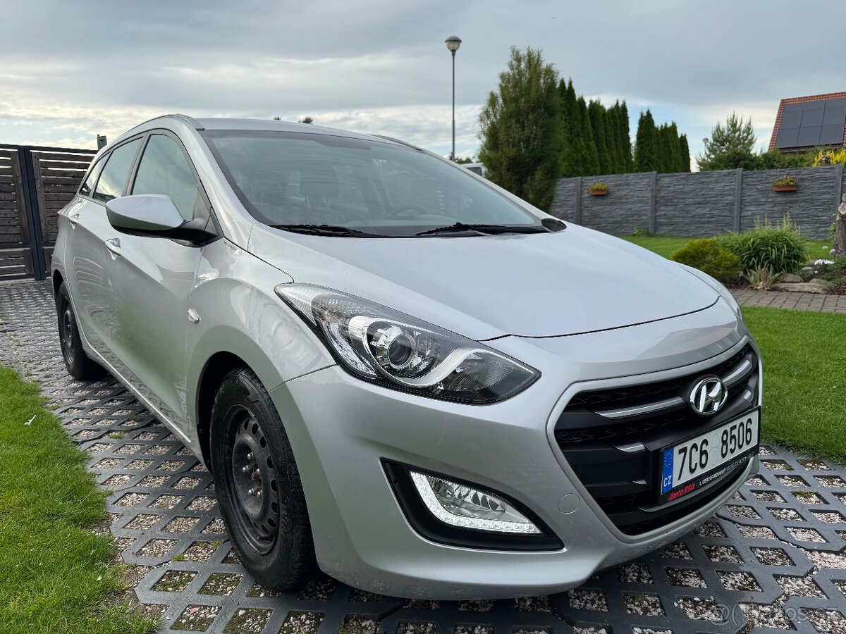 Hyundai i30 combi 1.6 88kW Nové v ČR 5/2026 najeto  93 885km