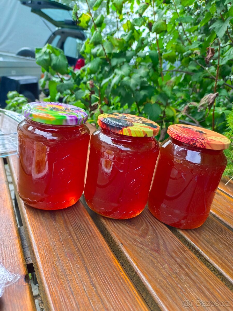 Med lesní právě vytočený za 195 Kč/kg + sklenice s sebou