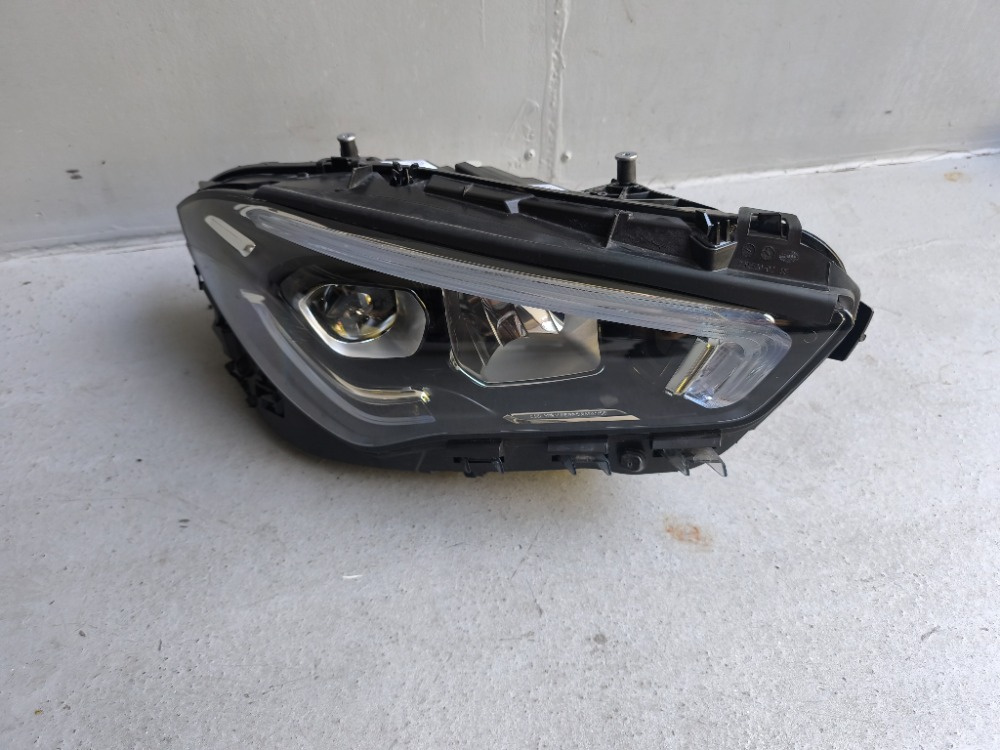 Pravý přední Led světlomet mercedes CLA C118
