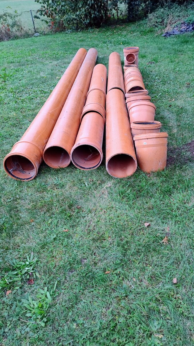 Prodám plastové potrubí 300 mm.