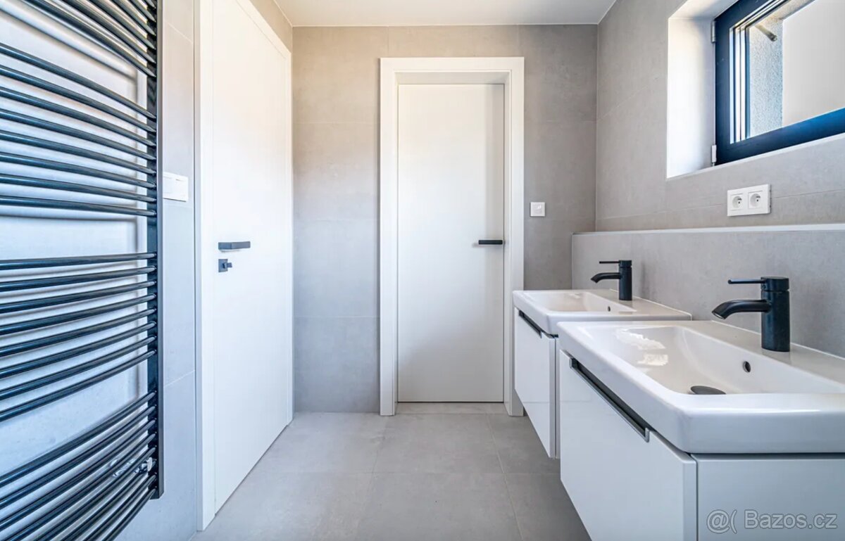 Soběšice novostavba byt 3kk 80m2 se zahrádkou a 2 parking