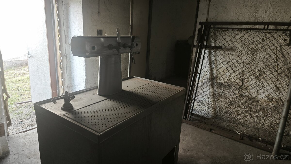 Starý výčepní pult