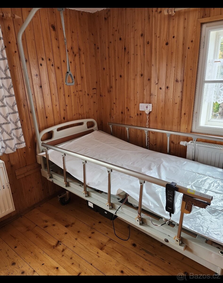 zdravotní polohovací postel