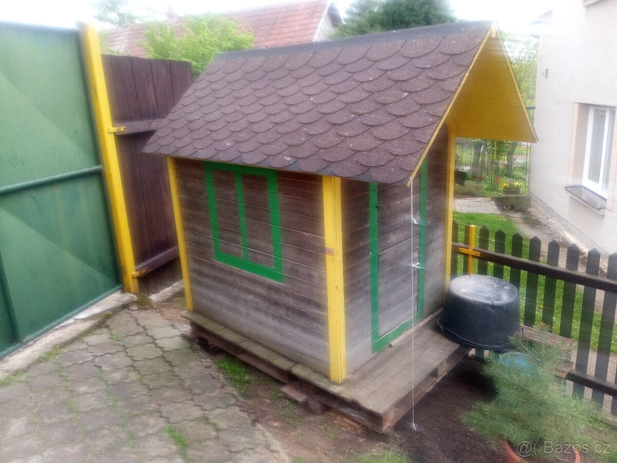 Prodám dřevěný domeček