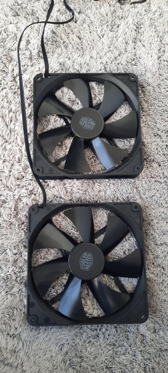 2x 120mm ventilátor Cooler Master