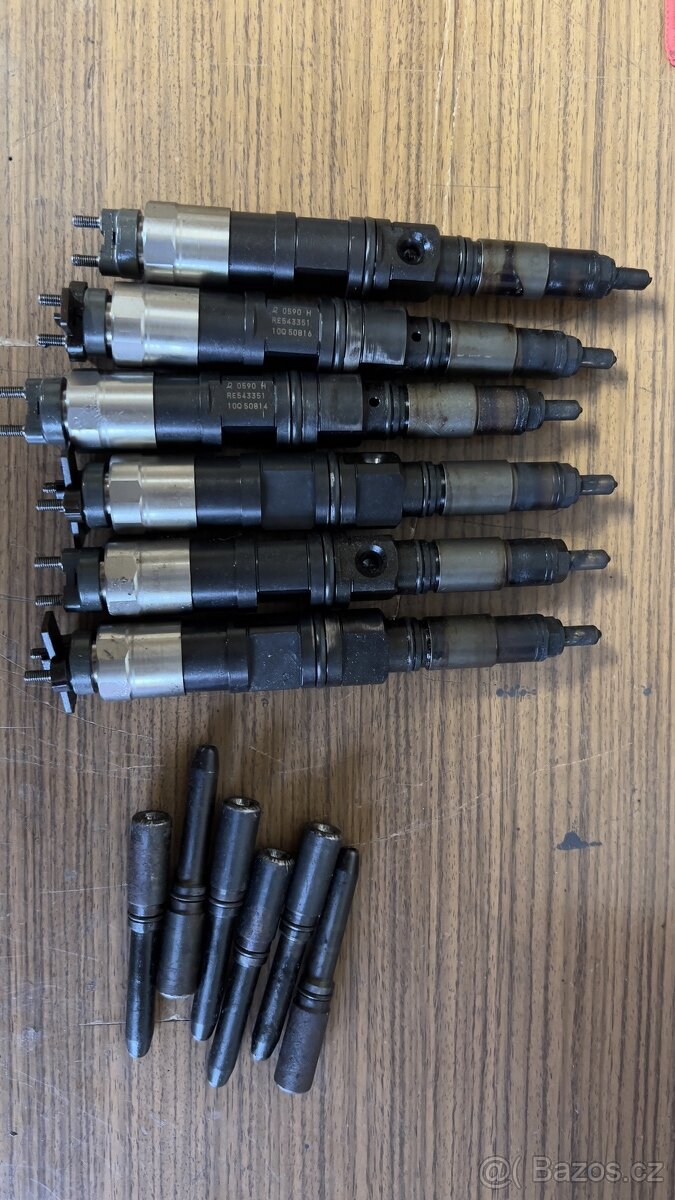 John Deere vstřikovače.