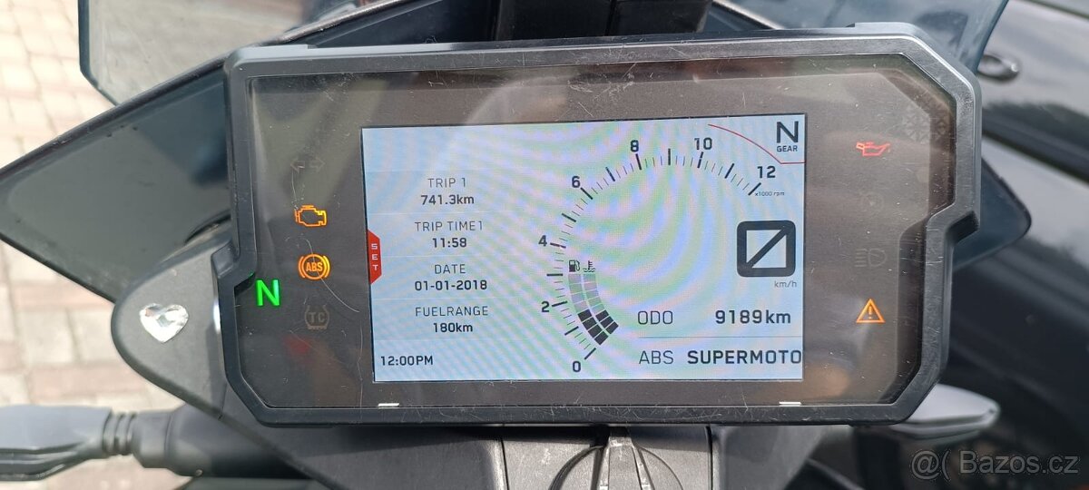 KTM 390 Duke - tachometr