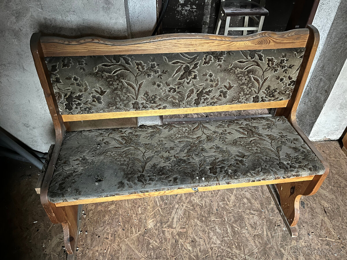 Rohová lavice + dvě židle k renovaci