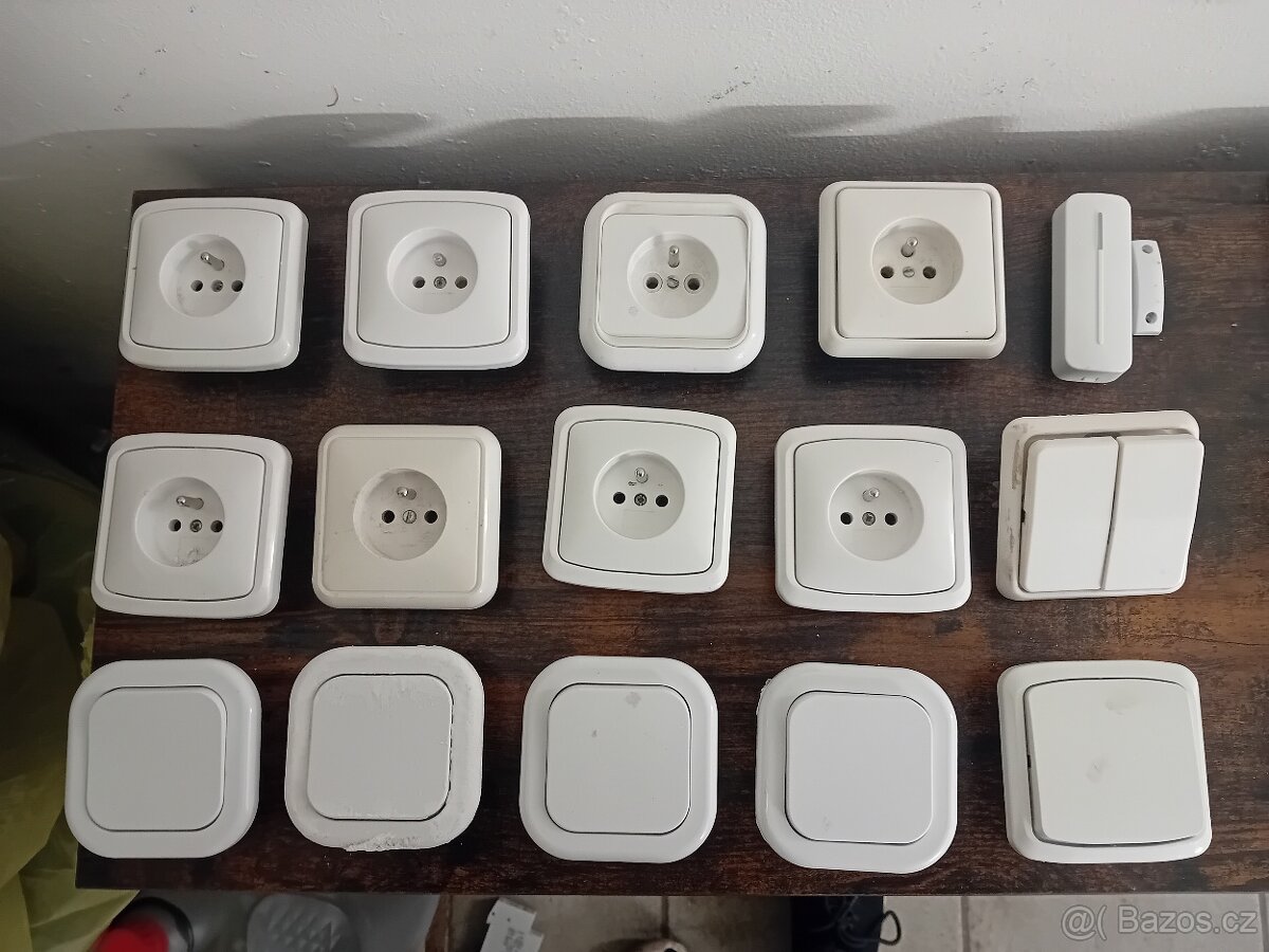 Zásuvky a vypínače - bílé