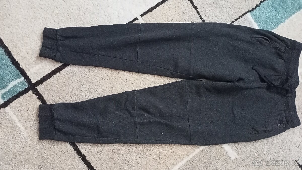 pánské tepláky vel.M, 2 kapsy na zip