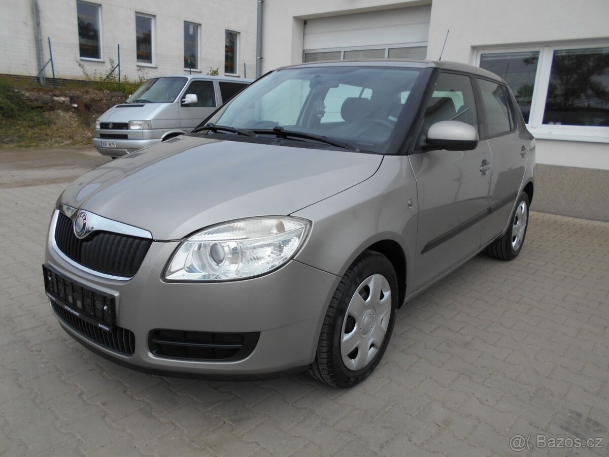 ŠKODA FABIA 2  1.4 16V 63KW R.2009 SERVISNÍ KNÍŽKA