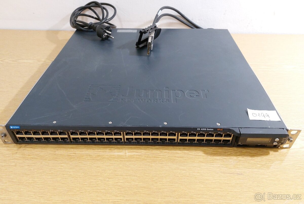 Switch Juniper Networks	- EX 4200-48T Series 8PoE Ethernet