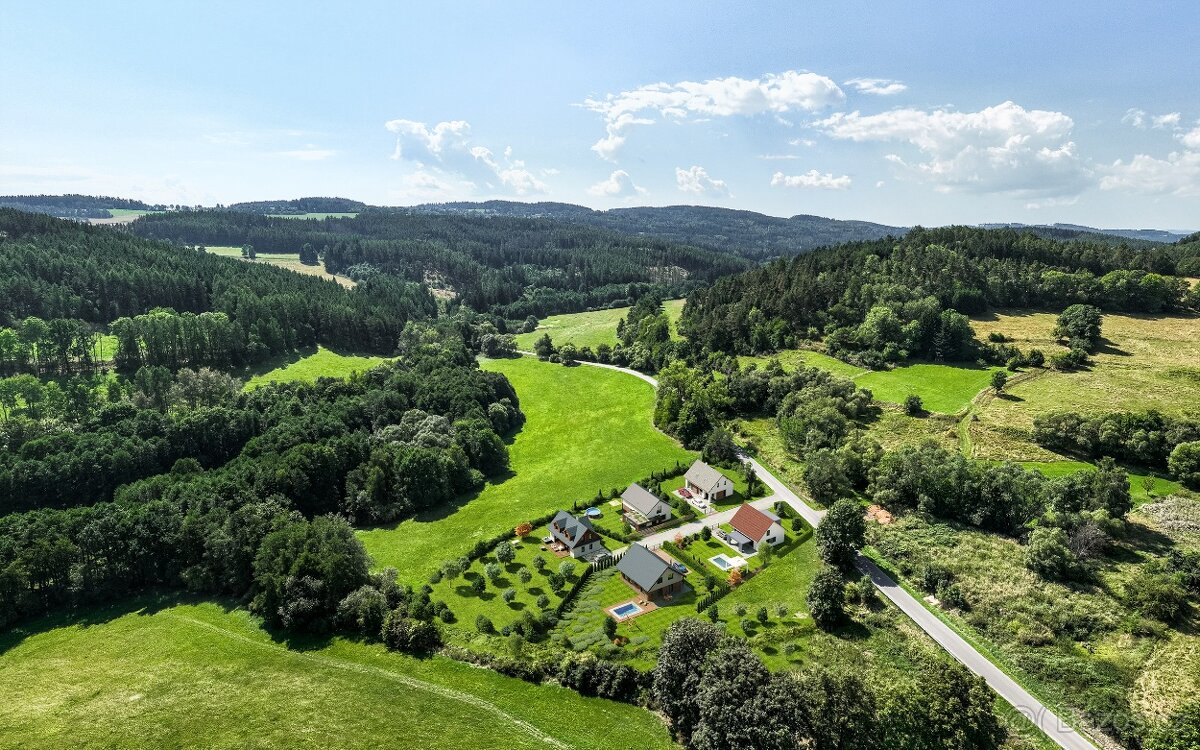stavební pozemky v Česticích