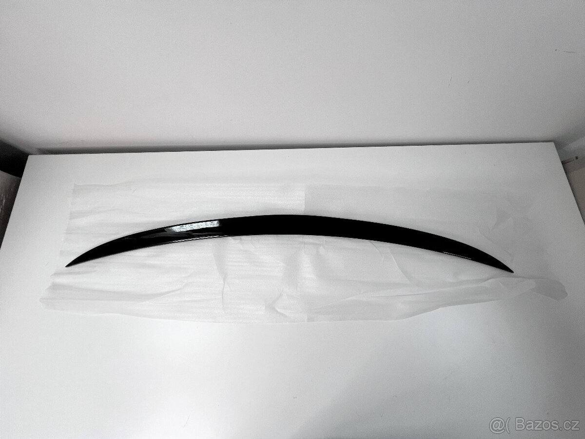 Decentní M3 look spoiler na BMW 3 - E90/E92/E93 - černý lesk