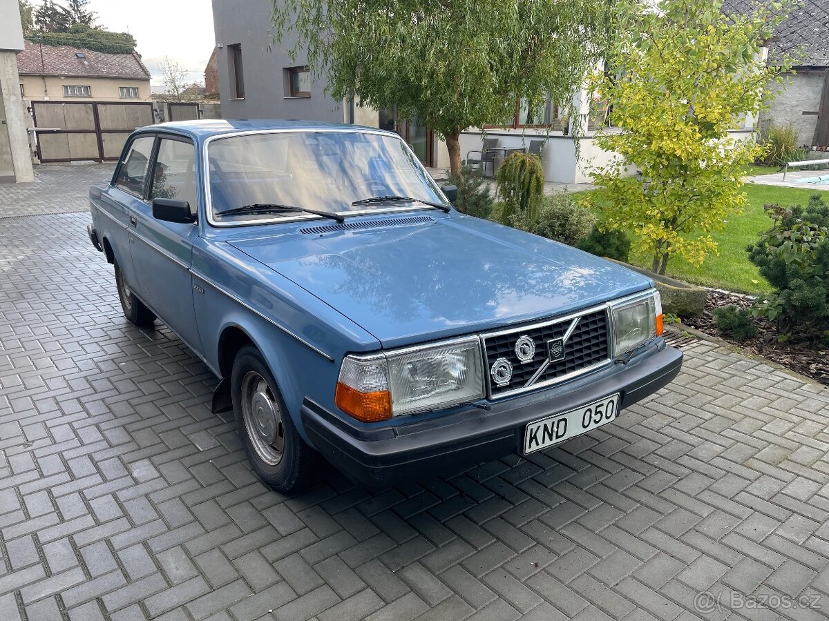 Volvo 242 DL 2,0i rok 1981 jen 60000km