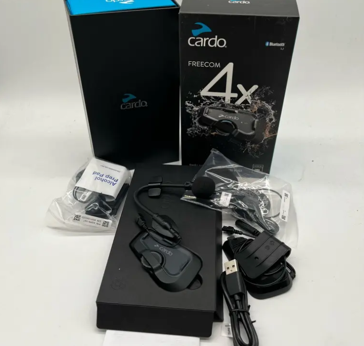Bluetooth interkom CARDO FREECOM 4X JBL solo na motorku