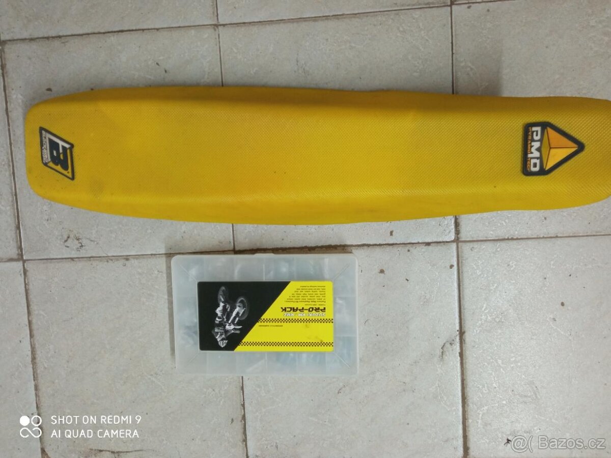 Suzuki RMZ sedlo + sada spojovacího materiálu