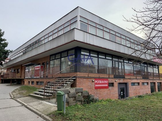 Strážnice - Rohový prostor pro kancelář či obchod v centru m