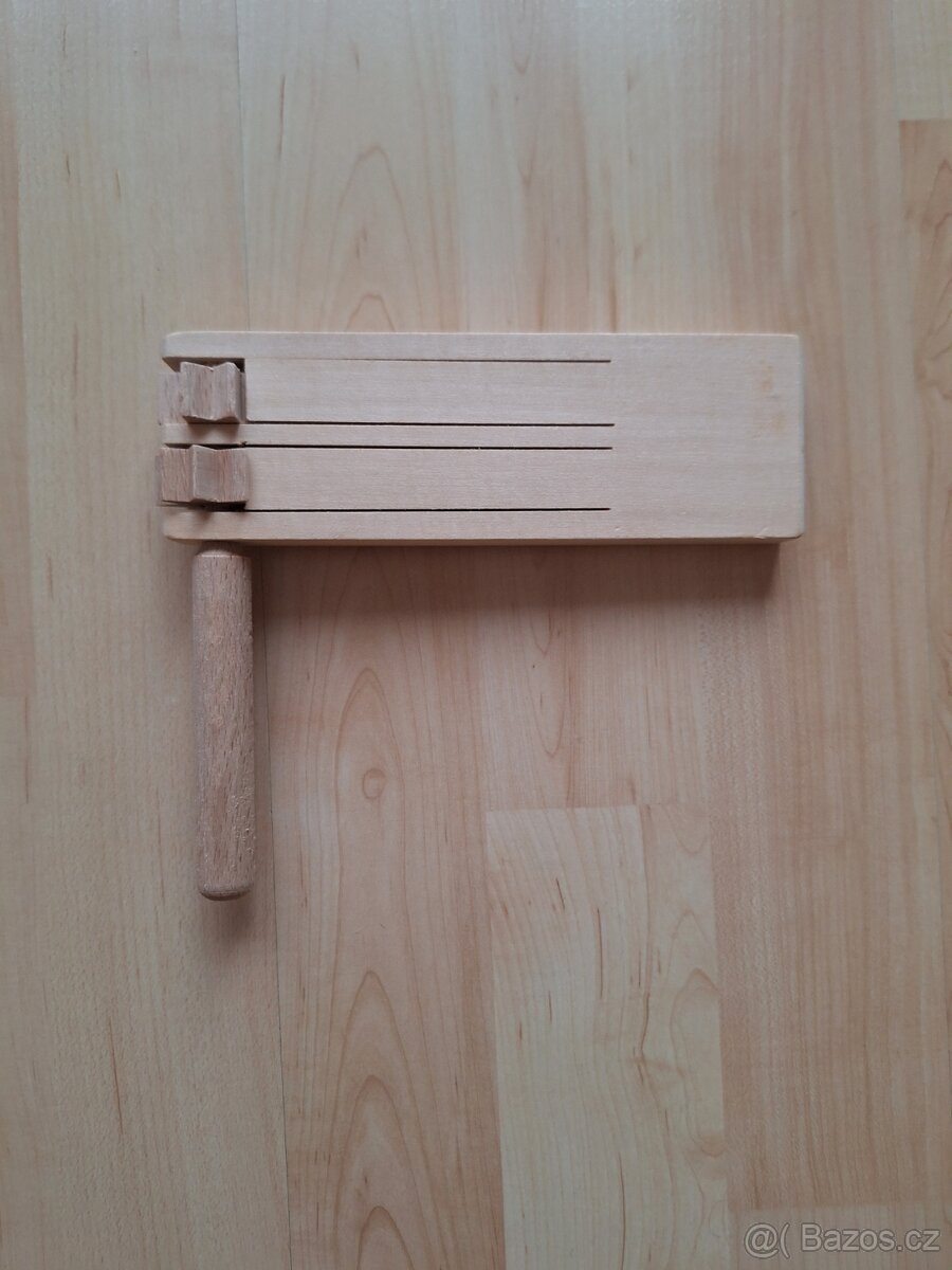 řehtačka