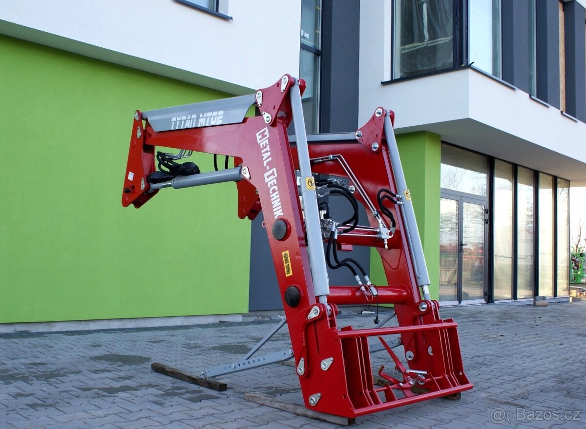 Čelní nakladač na traktor