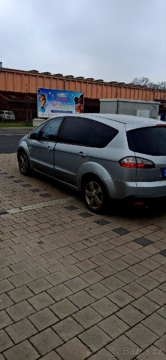 Ford S-Max 7 míst