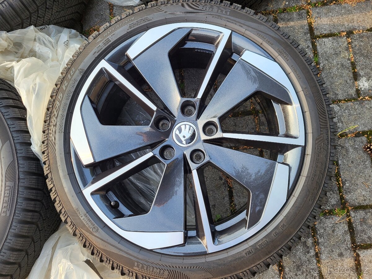 18" Zimní Škoda Comet Octavia IV RS 7,5J ET48 Pneu 225/45/1