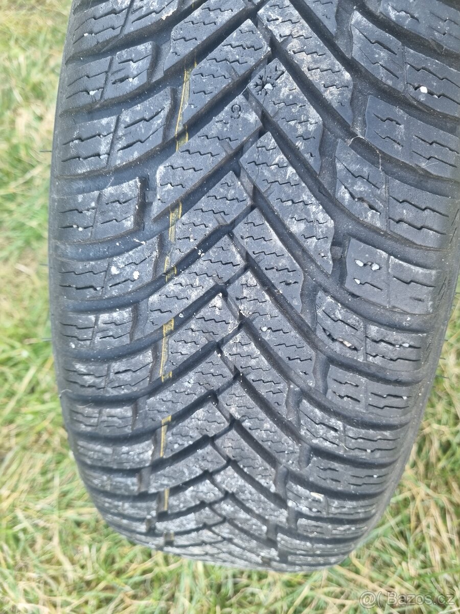 Celoroční pneu Nokian 185/60 R14-82H