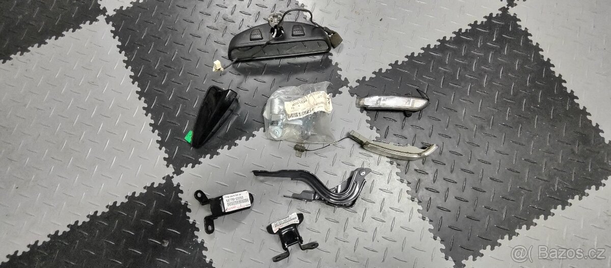 Kia Mercedes Toyota - Smerovka Zrcadlo Pant Antena