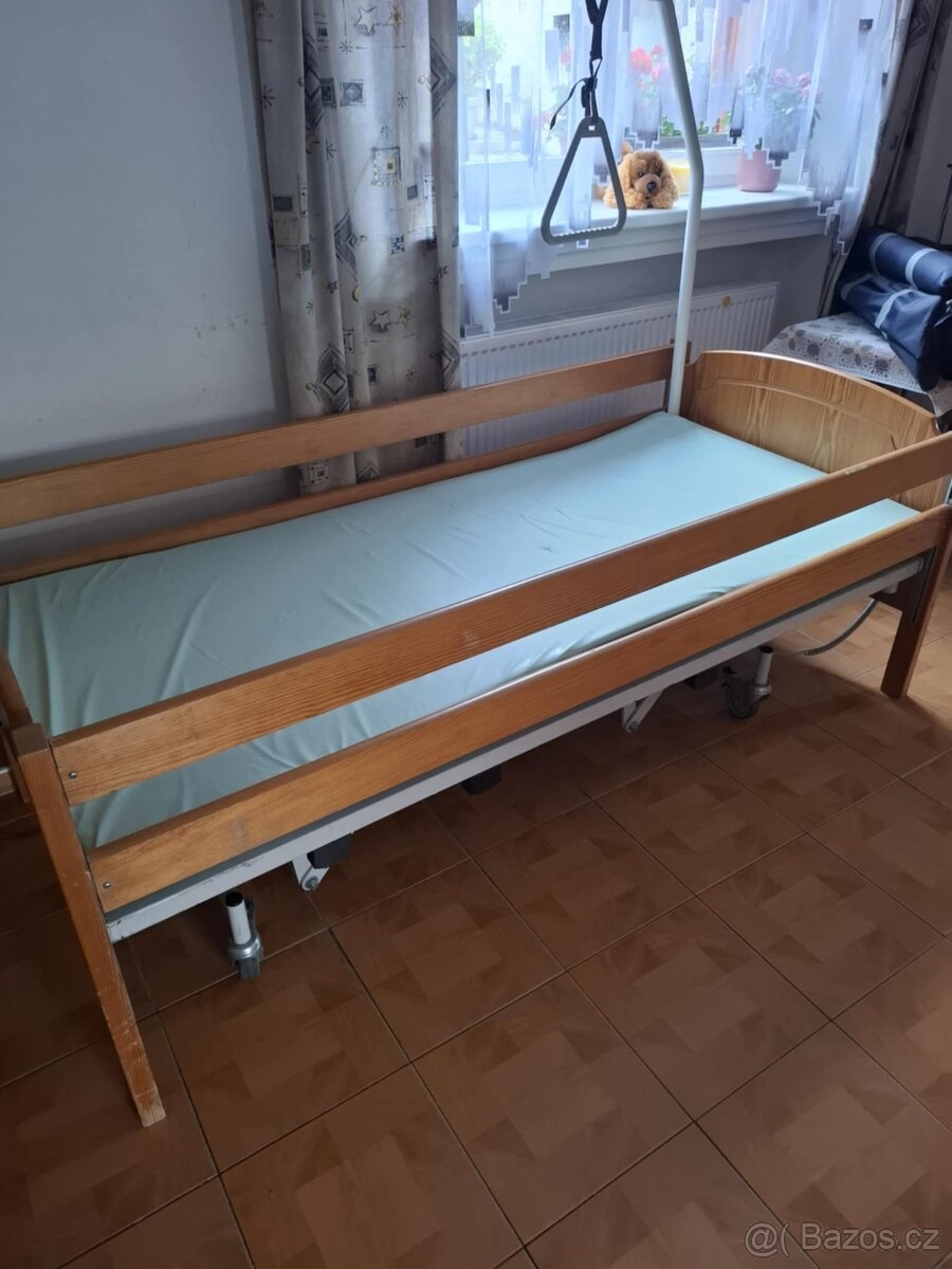 Elektrická polohovací postel