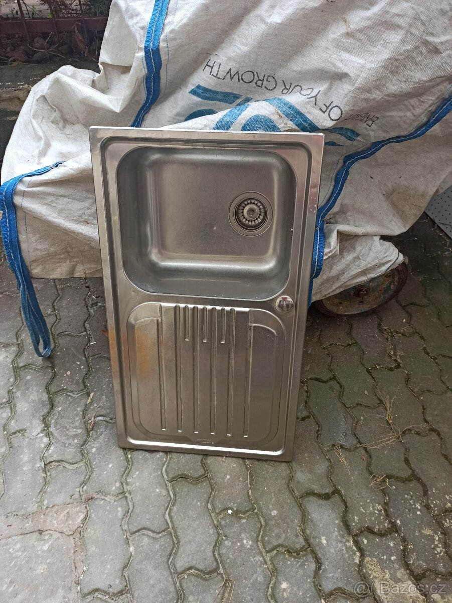 Dřez s odkládací plochou