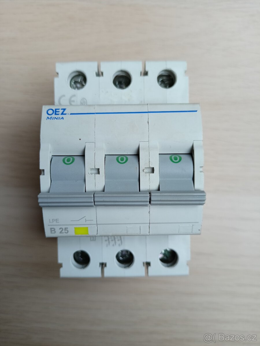 3 fázové Jističe B-charakteristika 25A