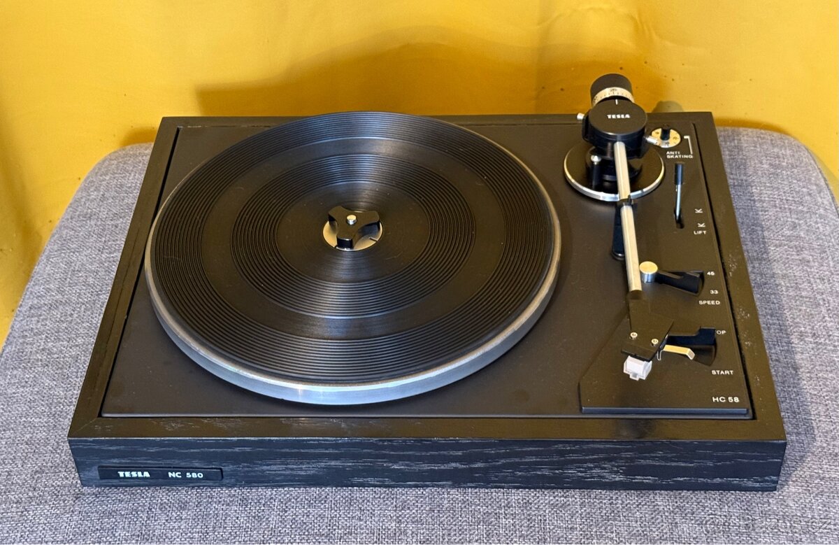 Gramofon Tesla NC580 PO SERVISU