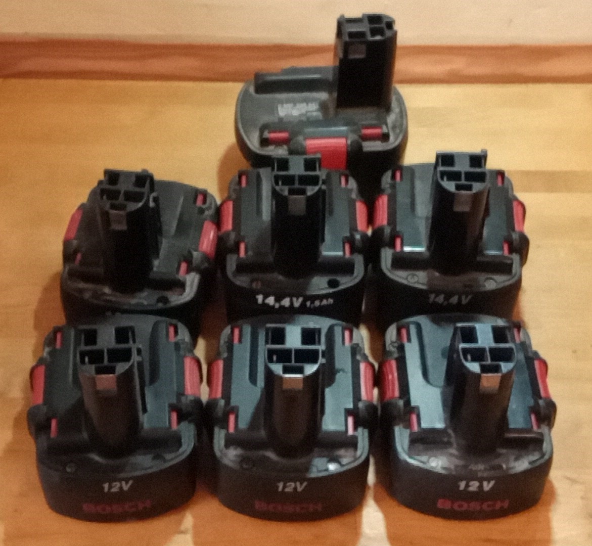Akumulátory baterie BOSCH starší, použité, většinou nedrži