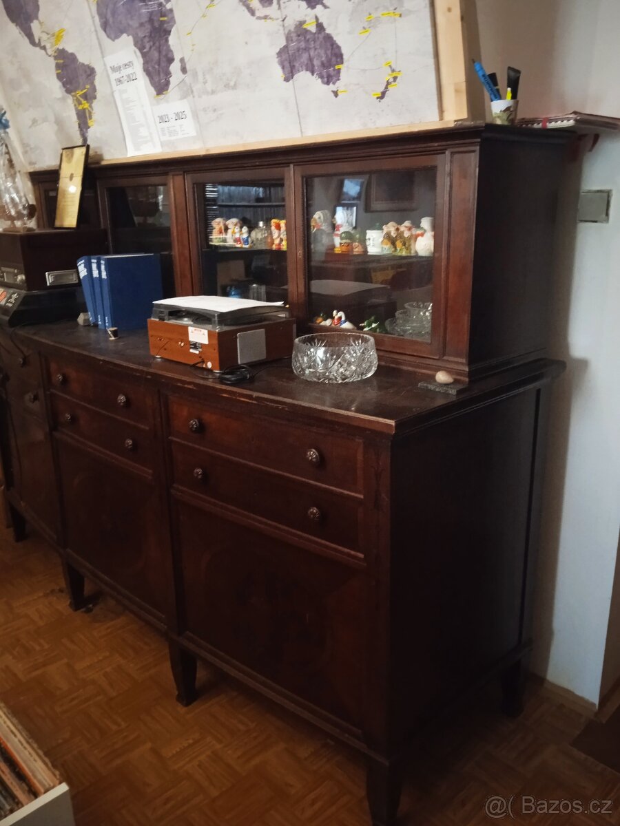 Knihovna, příborník, Anglie 1927