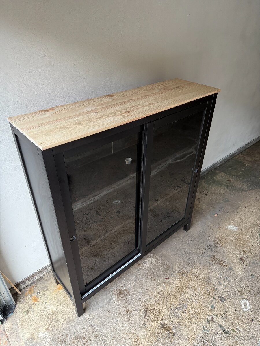 Vitrína IKEA Hemnes - černohnědá