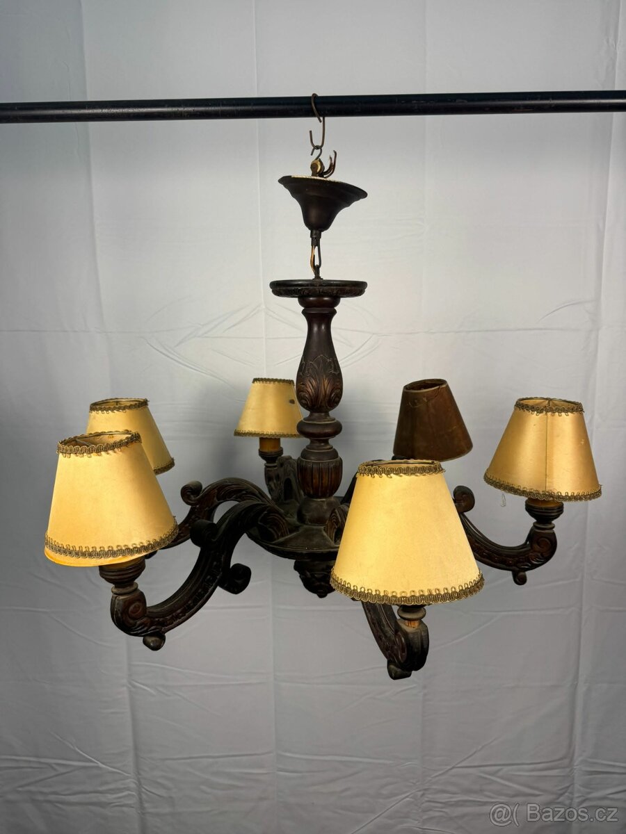 Masivní dřevěný starožitný lustr (136025)