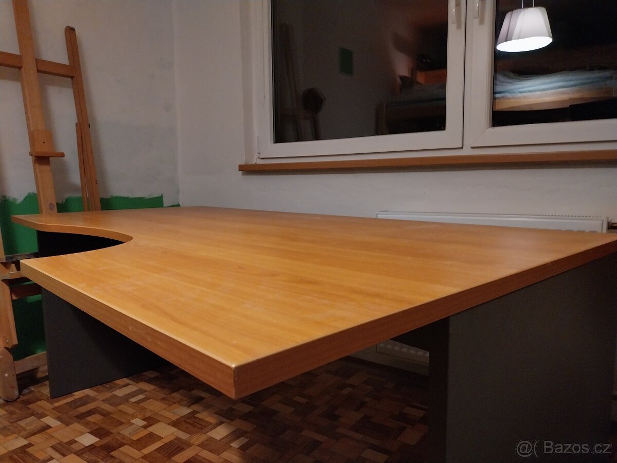 pracovní stůl značka Hobis